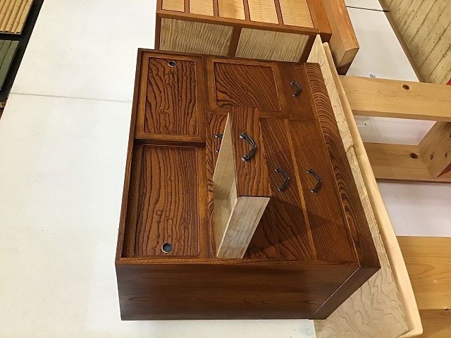 この引き出しも